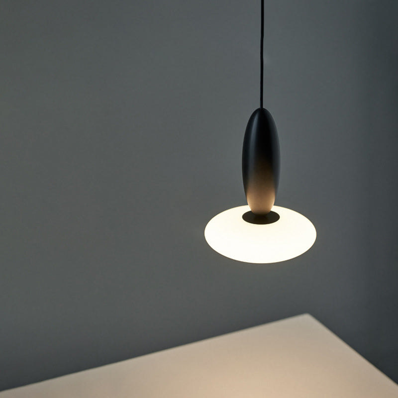 مصباح LED معدني زجاجي معاصر بتصميم بيضاوي إسكندنافي لغرفة النوم 