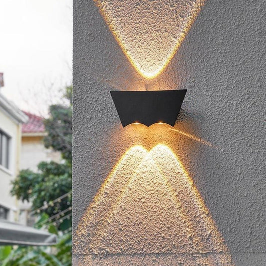 مصباح حائط خارجي LED بتصميم شبه منحرف على شكل نصف دائرة مصنوع من الألومنيوم المصبوب ومقاوم للماء بتصميم عصري بسيط للحديقة 