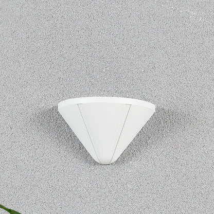 مصباح حائط LED بتصميم مثلث نصف دائري مقاوم للماء بتصميم عصري بسيط مصنوع من الألومنيوم المصبوب للفناء الخارجي 