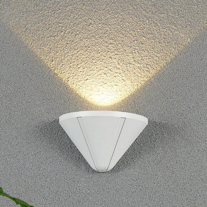 مصباح حائط LED بتصميم مثلث نصف دائري مقاوم للماء بتصميم عصري بسيط مصنوع من الألومنيوم المصبوب للفناء الخارجي 