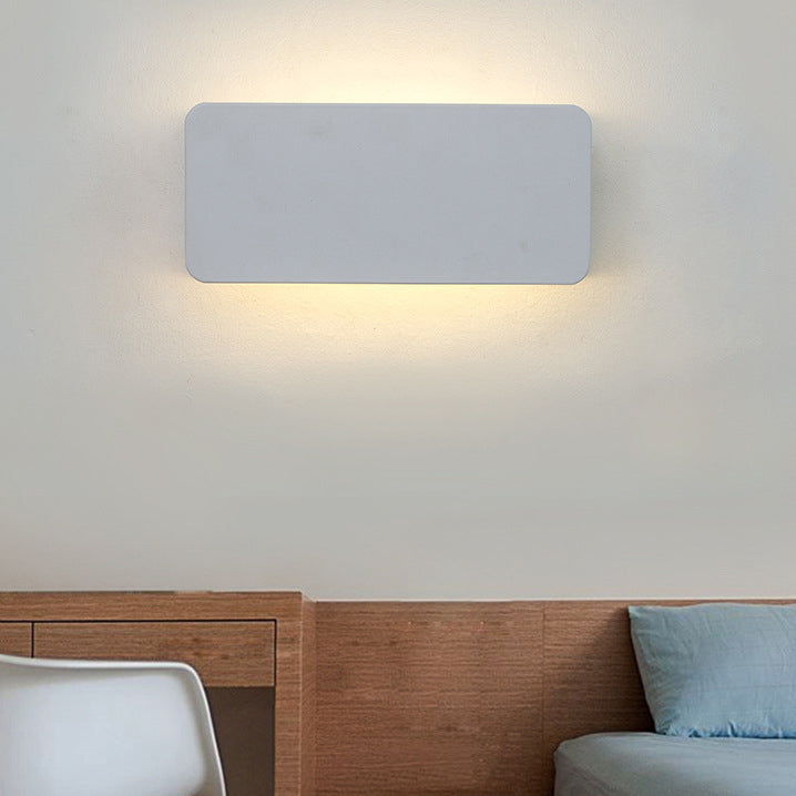 مصباح حائط LED من الألومنيوم على شكل مثلث مستطيل بتصميم عصري بسيط لغرفة النوم 