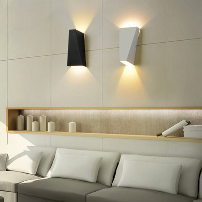 مصباح حائط LED خارجي بتصميم شبه منحرف مصنوع من الألومنيوم المصبوب بتصميم عصري بسيط ومقاوم للماء للفناء الخارجي 