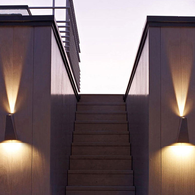 مصباح حائط LED خارجي بتصميم شبه منحرف مصنوع من الألومنيوم المصبوب بتصميم عصري بسيط ومقاوم للماء للفناء الخارجي 