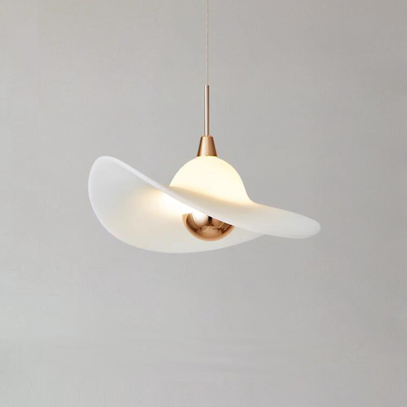 مصباح LED معلق على شكل قبعة من القش مصنوع من الراتنج والألومنيوم بتصميم معاصر لغرفة النوم 