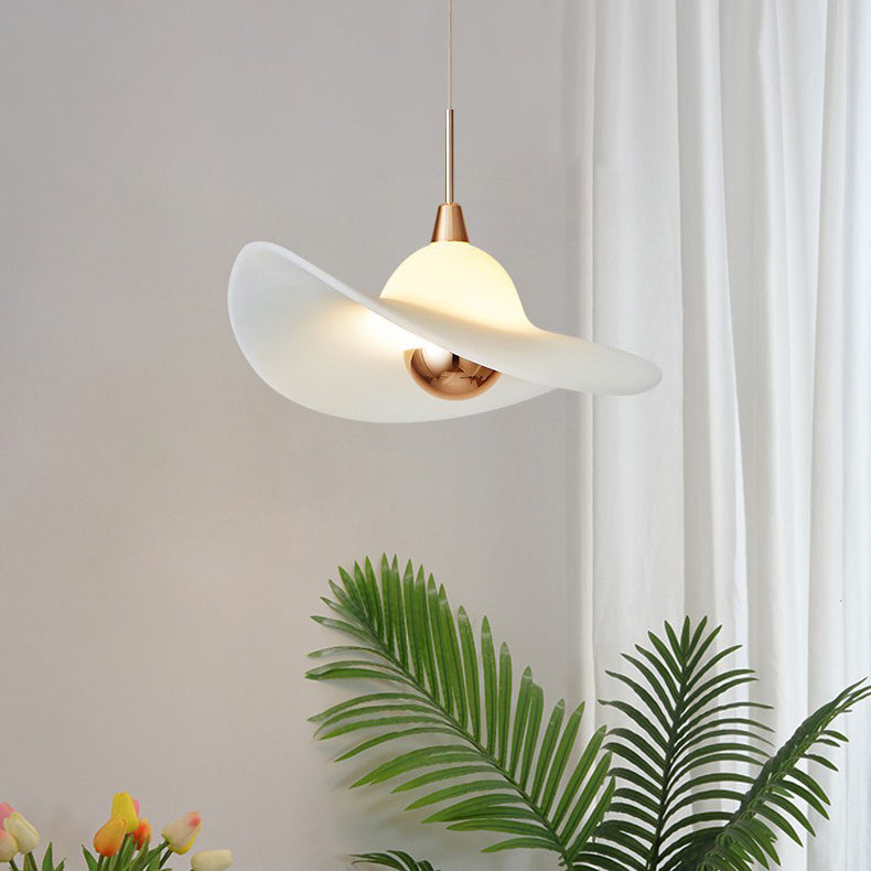 مصباح LED معلق على شكل قبعة من القش مصنوع من الراتنج والألومنيوم بتصميم معاصر لغرفة النوم 