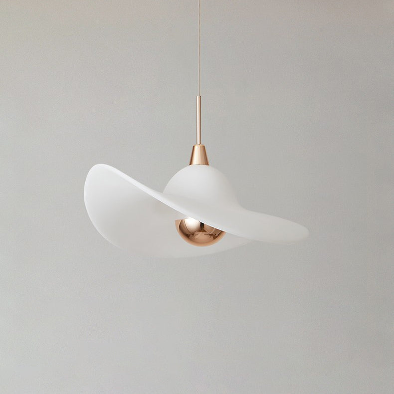 مصباح LED معلق على شكل قبعة من القش مصنوع من الراتنج والألومنيوم بتصميم معاصر لغرفة النوم 