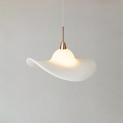 مصباح LED معلق على شكل قبعة من القش مصنوع من الراتنج والألومنيوم بتصميم معاصر لغرفة النوم 