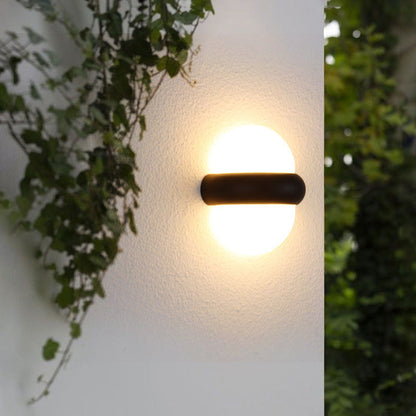 مصباح حائط LED دائري من الألومنيوم بتصميم عصري بسيط ومقاوم للماء للفناء الخارجي 