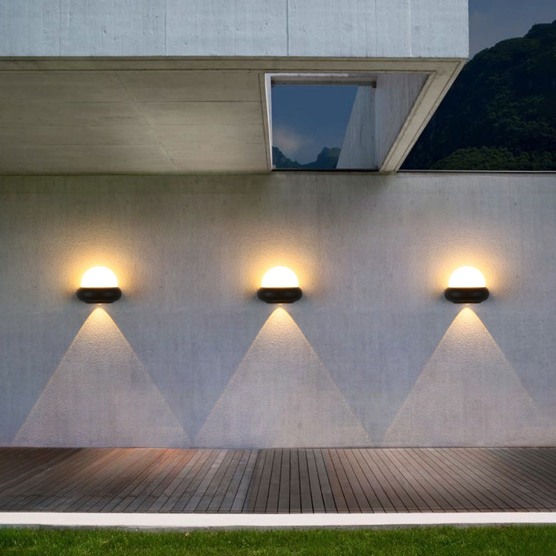 مصباح حائط LED دائري من الألومنيوم بتصميم عصري بسيط ومقاوم للماء للفناء الخارجي 