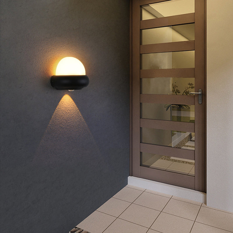 مصباح حائط LED دائري من الألومنيوم بتصميم عصري بسيط ومقاوم للماء للفناء الخارجي 
