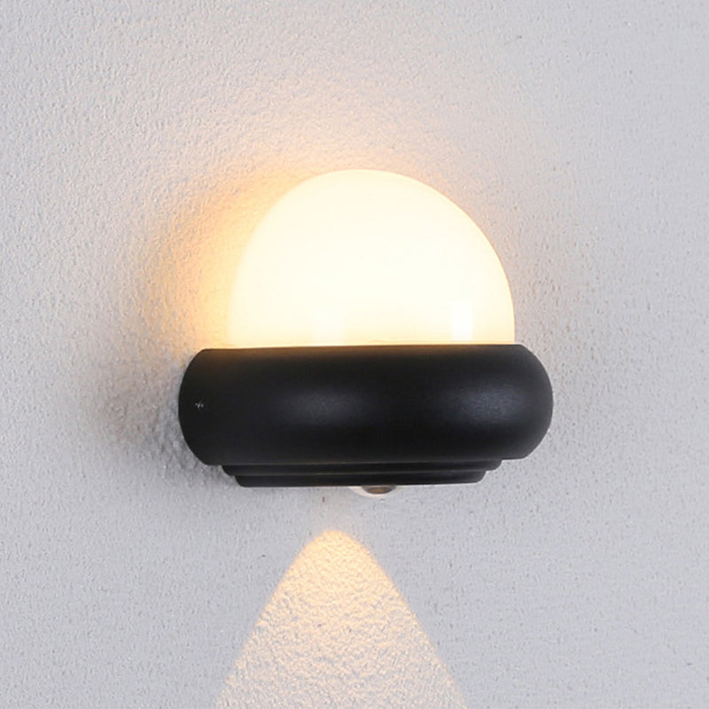 مصباح حائط LED دائري من الألومنيوم بتصميم عصري بسيط ومقاوم للماء للفناء الخارجي 