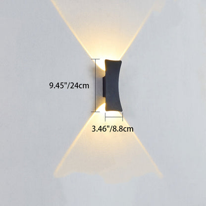 مصباح حائط LED مقاوم للماء بإضاءة علوية وسفلية من الألومنيوم بتصميم عصري بسيط للفناء الخارجي 