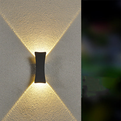 مصباح حائط LED مقاوم للماء بإضاءة علوية وسفلية من الألومنيوم بتصميم عصري بسيط للفناء الخارجي 