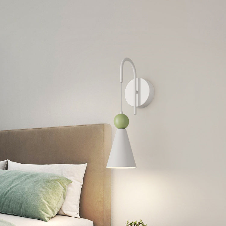 مصباح حائط LED مخروطي هندسي من الحديد الإسكندنافي المعاصر لغرفة المعيشة 