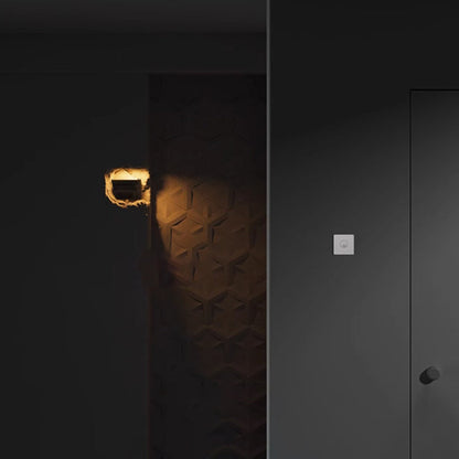 مصباح حائط LED مع مستشعر جسم الإنسان بتصميم عصري إبداعي لغرفة النوم 