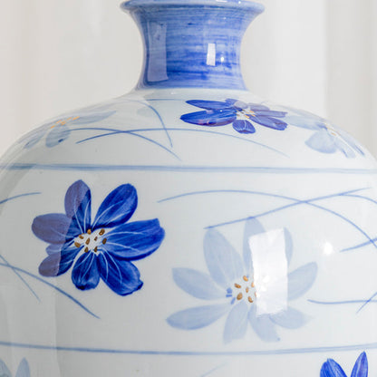 Traditional Chinese Blue And White Porcelain Ceramic Vase Base Pleated Fabric Shade 1-Light Table Lamp For Study