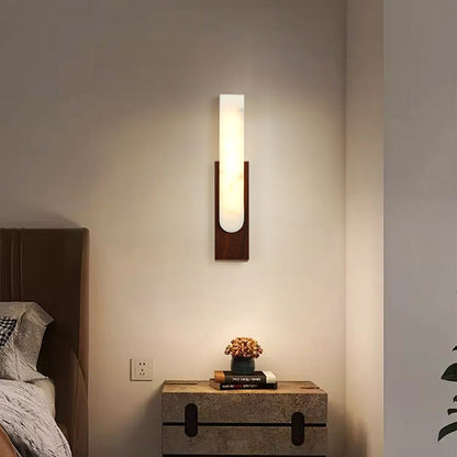 مصباح حائط LED بتصميم عمودي فاخر معاصر مصنوع من الرخام المقلد لغرفة النوم 
