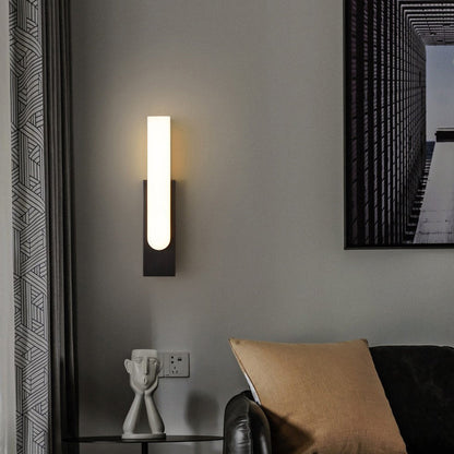 مصباح حائط LED بتصميم عمودي فاخر معاصر مصنوع من الرخام المقلد لغرفة النوم 