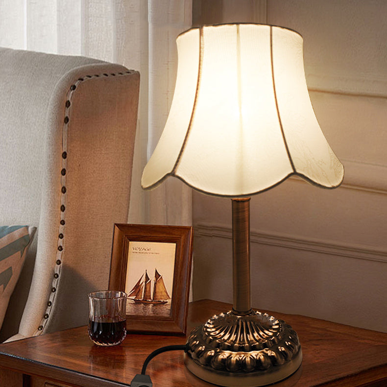 Traditional Vintage Fabric Hardware Round 1-Light Table Lamp For Bedroom