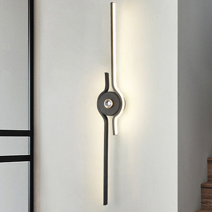مصباح حائط LED طويل من الألومنيوم والحديد بتصميم عصري بسيط لغرفة المعيشة 