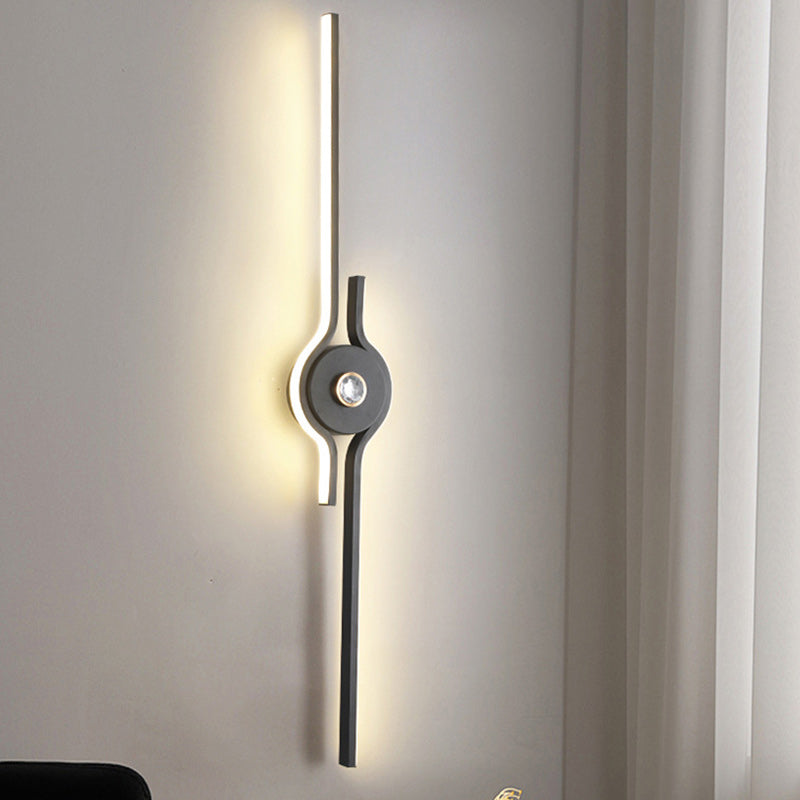 مصباح حائط LED طويل من الألومنيوم والحديد بتصميم عصري بسيط لغرفة المعيشة 