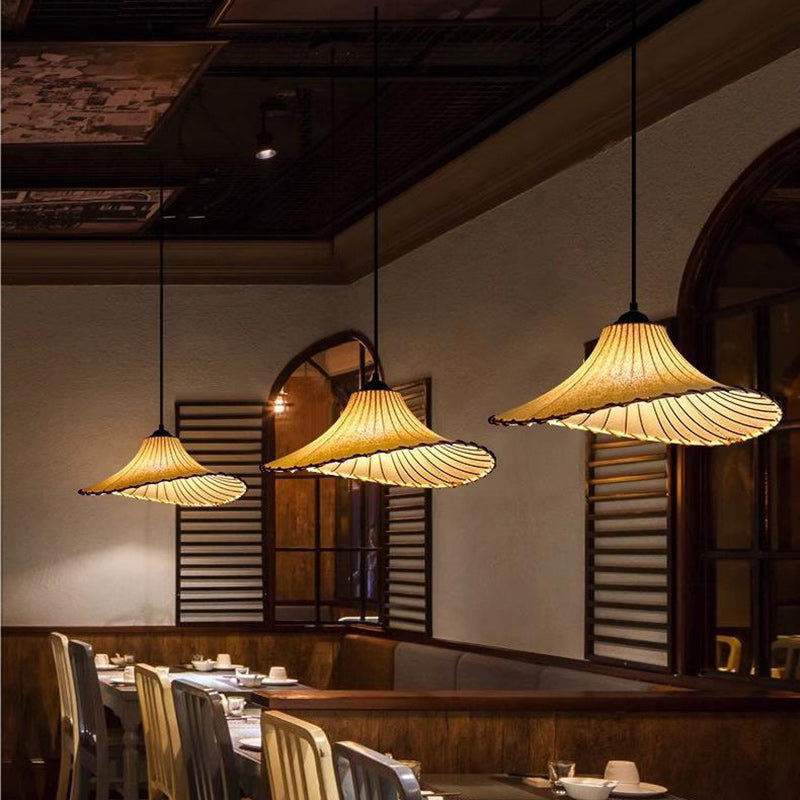 Traditional Farmhouse Fabric Flared Brim Straw Hat Design Iron 1-Light Pendant Light For Living Room