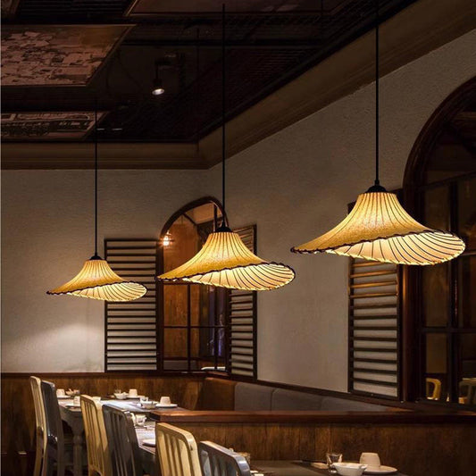 Traditional Farmhouse Fabric Flared Brim Straw Hat Design Iron 1-Light Pendant Light For Living Room