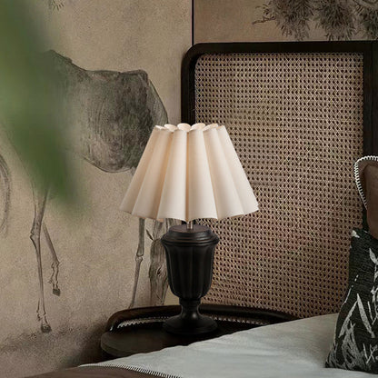 Traditional Vintage Fabric Flower Bouquet Shade Solid Wood 1-Light Table Lamp For Bedroom