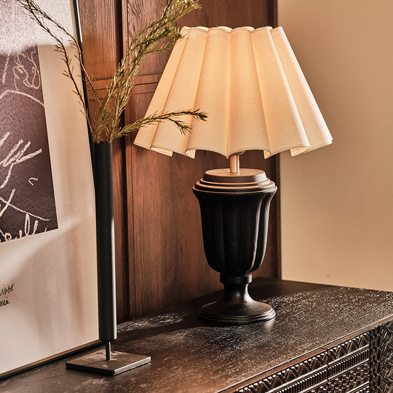 Traditional Vintage Fabric Flower Bouquet Shade Solid Wood 1-Light Table Lamp For Bedroom