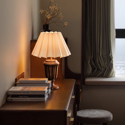 Traditional Vintage Fabric Flower Bouquet Shade Solid Wood 1-Light Table Lamp For Bedroom