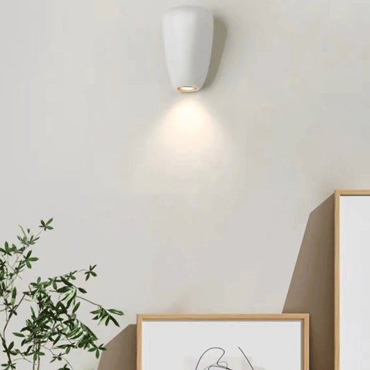 مصباح حائط LED بيضاوي الشكل من الحديد الراتنجي بتصميم إسكندنافي معاصر لغرفة النوم 
