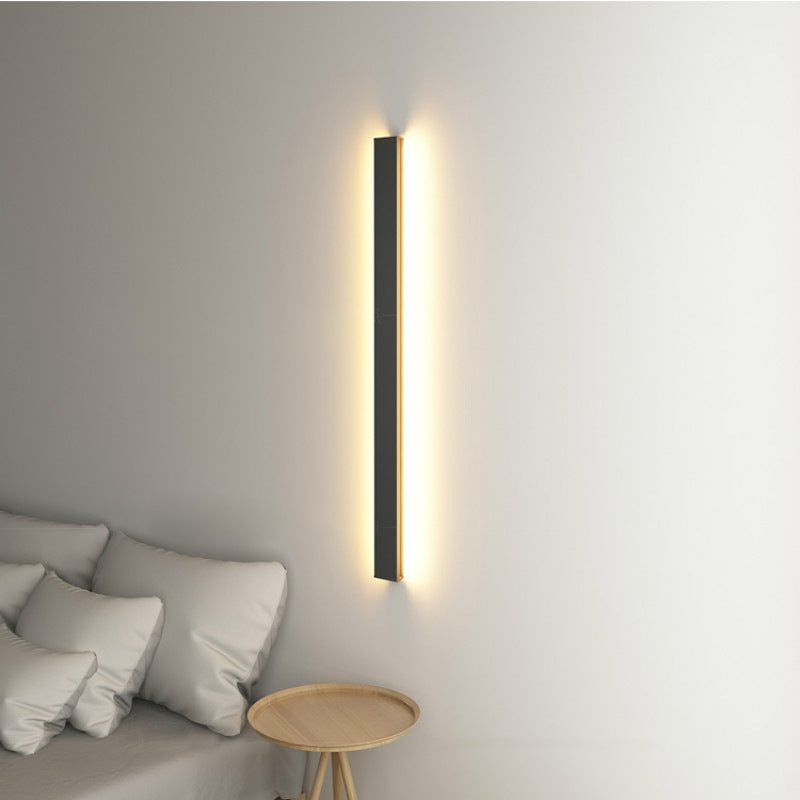 مصباح حائط LED مستطيل الشكل طويل من الحديد بتصميم عصري بسيط لغرفة النوم 