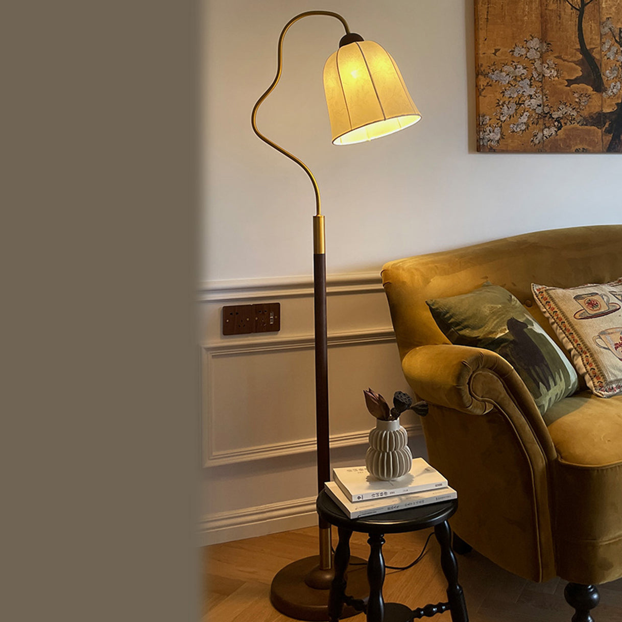 Traditional Vintage Round Curved Wood Fabric 1-Light Standing Floor Lamp For Bedroom