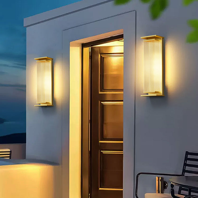 مصباح حائط LED مستطيل الشكل مصنوع من الفولاذ المقاوم للصدأ يعمل بالطاقة الشمسية بتصميم عصري بسيط للاستخدام في الهواء الطلق 
