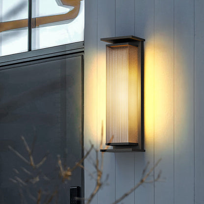 مصباح حائط LED مستطيل الشكل مصنوع من الفولاذ المقاوم للصدأ يعمل بالطاقة الشمسية بتصميم عصري بسيط للاستخدام في الهواء الطلق 