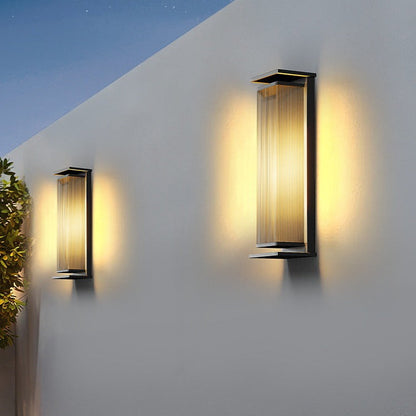 مصباح حائط LED مستطيل الشكل مصنوع من الفولاذ المقاوم للصدأ يعمل بالطاقة الشمسية بتصميم عصري بسيط للاستخدام في الهواء الطلق 