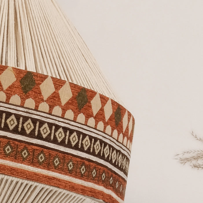 مصباح معلق بتصميم بوهو عصري على شكل مخروط دائري من نسيج القطن، مزود بمصباح واحد لغرفة الطعام 