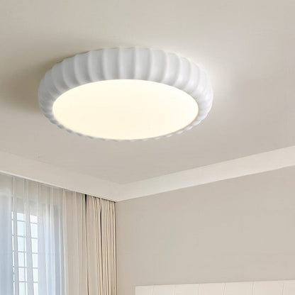 現代的なスカンジナビア風クリーム色の丸型金具樹脂製LEDフラッシュマウントシーリングライト（寝室用）