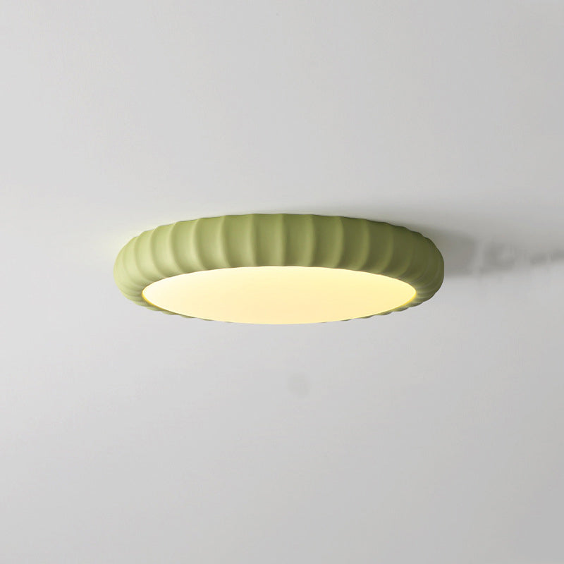 現代的なスカンジナビア風クリーム色の丸型金具樹脂製LEDフラッシュマウントシーリングライト（寝室用）