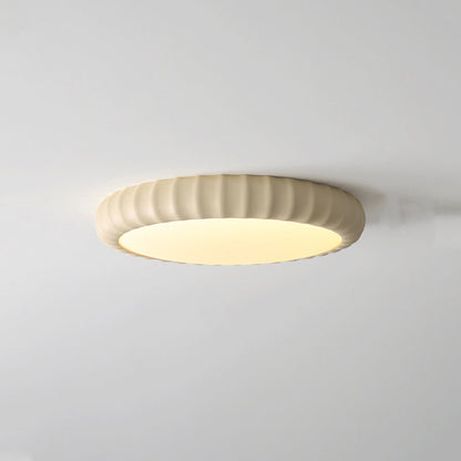 現代的なスカンジナビア風クリーム色の丸型金具樹脂製LEDフラッシュマウントシーリングライト（寝室用）