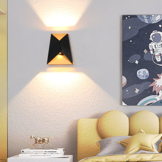 مصباح حائط LED زجاجي من الألومنيوم شبه منحرف بتصميم عصري بسيط للممر
