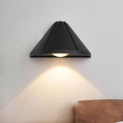 مصباح حائط LED بتصميم عصري بسيط مع نصف مخروطي وعدسات بصرية من الألومنيوم لغرفة النوم 