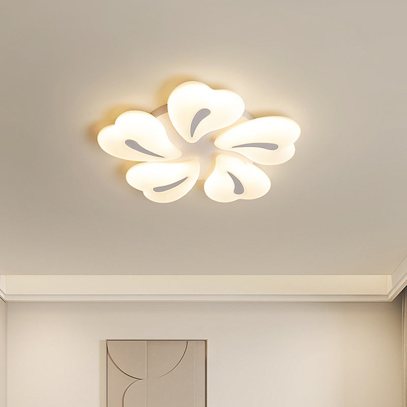 モダンで豪華な花びらハート型アイアンアクリルクリスタルボールLEDセミフラッシュマウントシーリングライトリビングルーム用