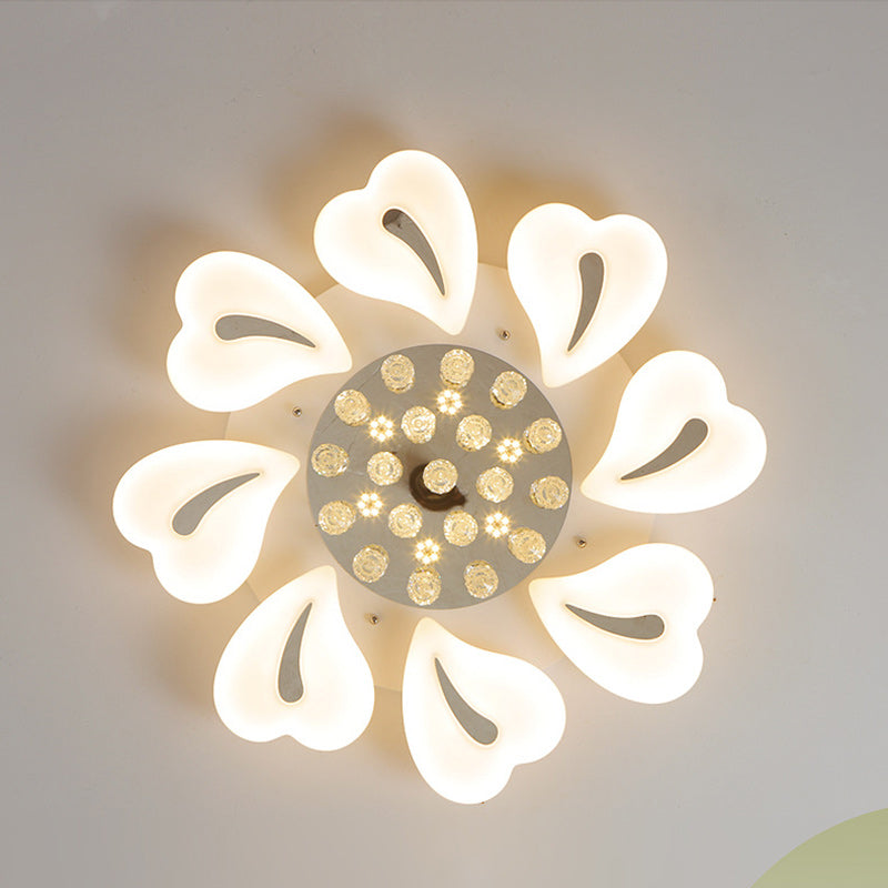 モダンで豪華な花びらハート型アイアンアクリルクリスタルボールLEDセミフラッシュマウントシーリングライトリビングルーム用