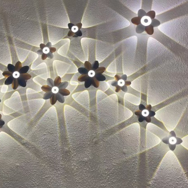 مصباح حائط LED من الألومنيوم بتصميم صناعي معاصر على شكل زهرة للفناء الخارجي 