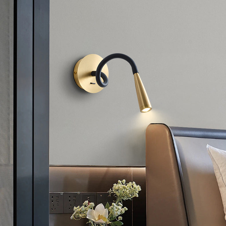 مصباح حائط LED معاصر من النحاس والسيليكون بتصميم أنبوب نورديك لغرفة النوم 