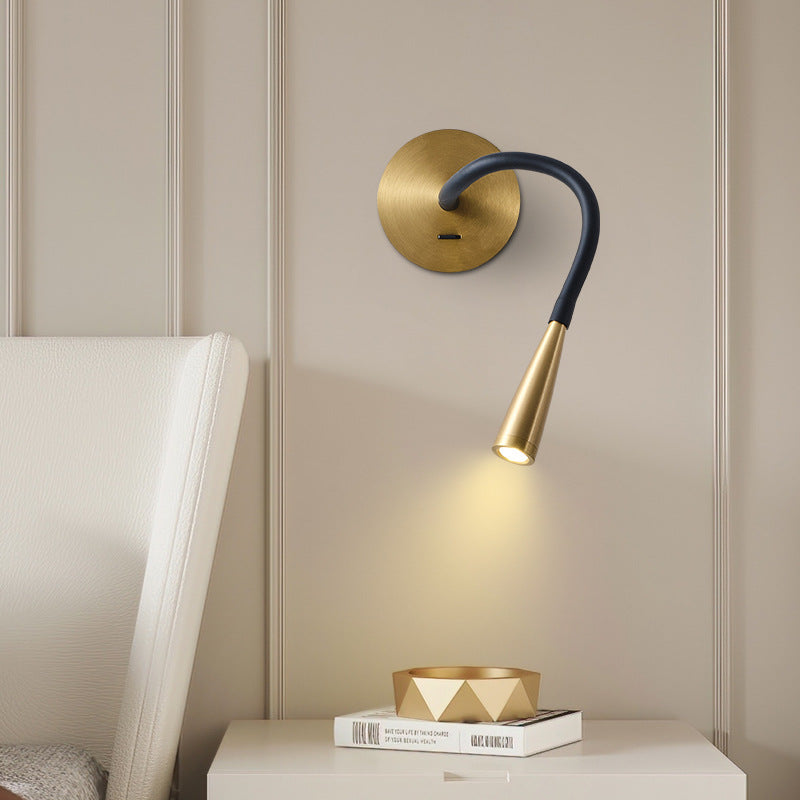 مصباح حائط LED معاصر من النحاس والسيليكون بتصميم أنبوب نورديك لغرفة النوم 
