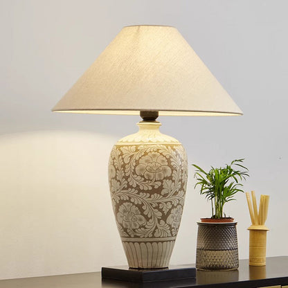 Traditional Chinese Vase Ceramic Fabric 1-Light Table Lamp For Bedroom