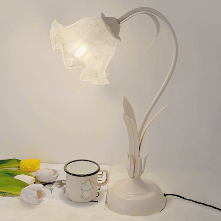 Traditional Rustic Flower Iron Acrylic 1-Light Table Lamp For Study