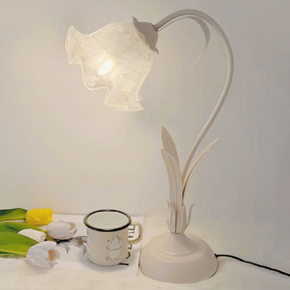 Traditional Rustic Flower Iron Acrylic 1-Light Table Lamp For Study